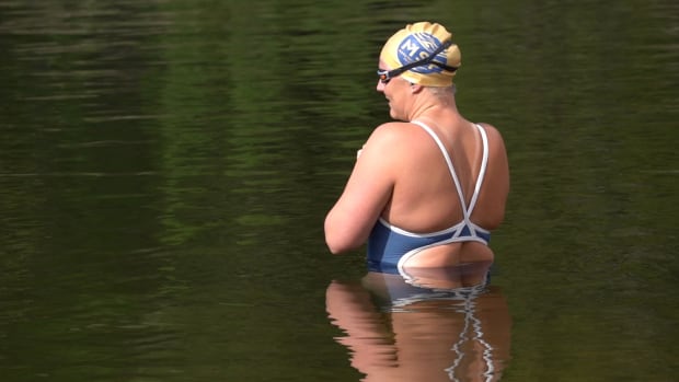 sarah-thomas-swimming-cancer-lead